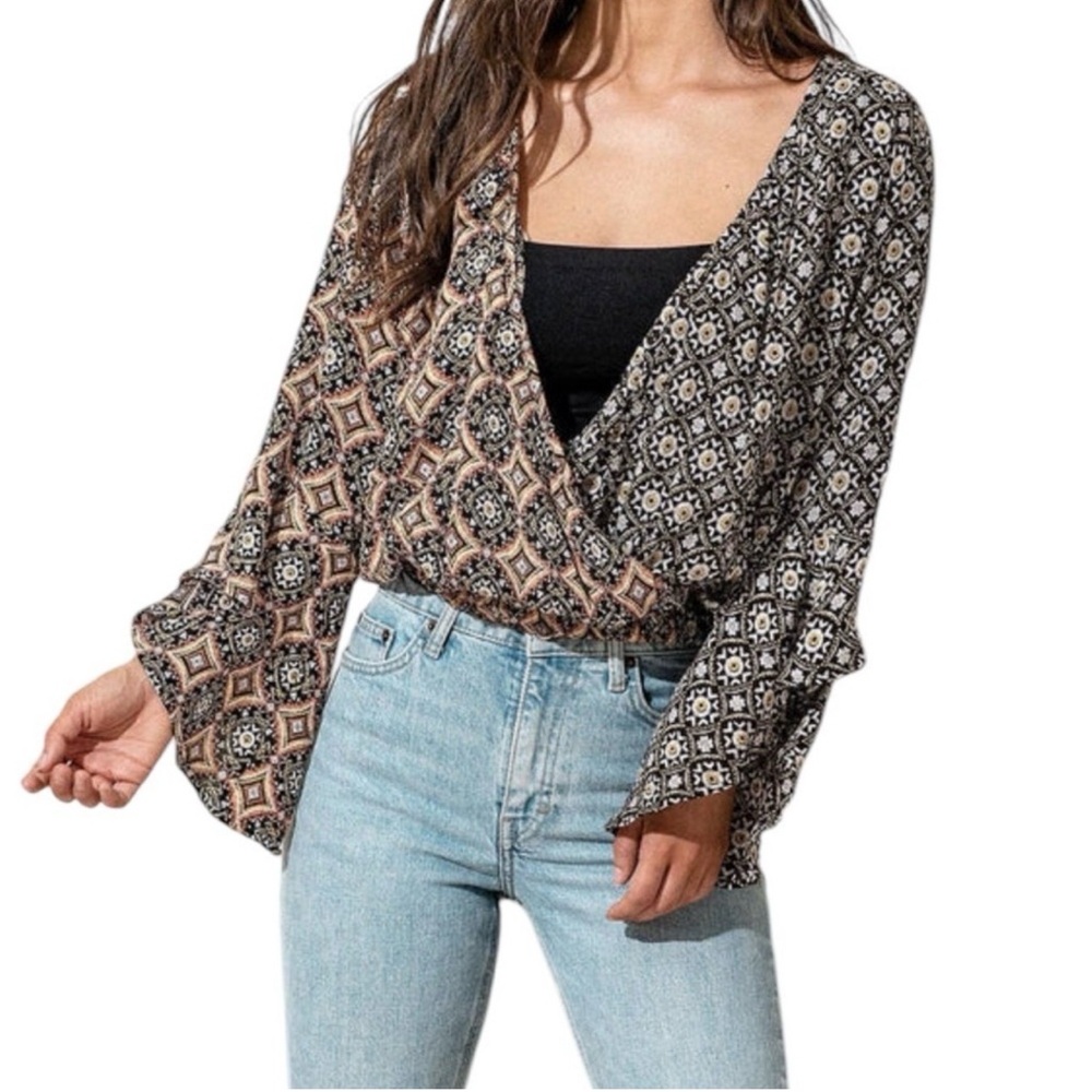 Angie Deep V Neck Jordan Bell Sleeve Smocked Waist Boho Blouse Medium NWT